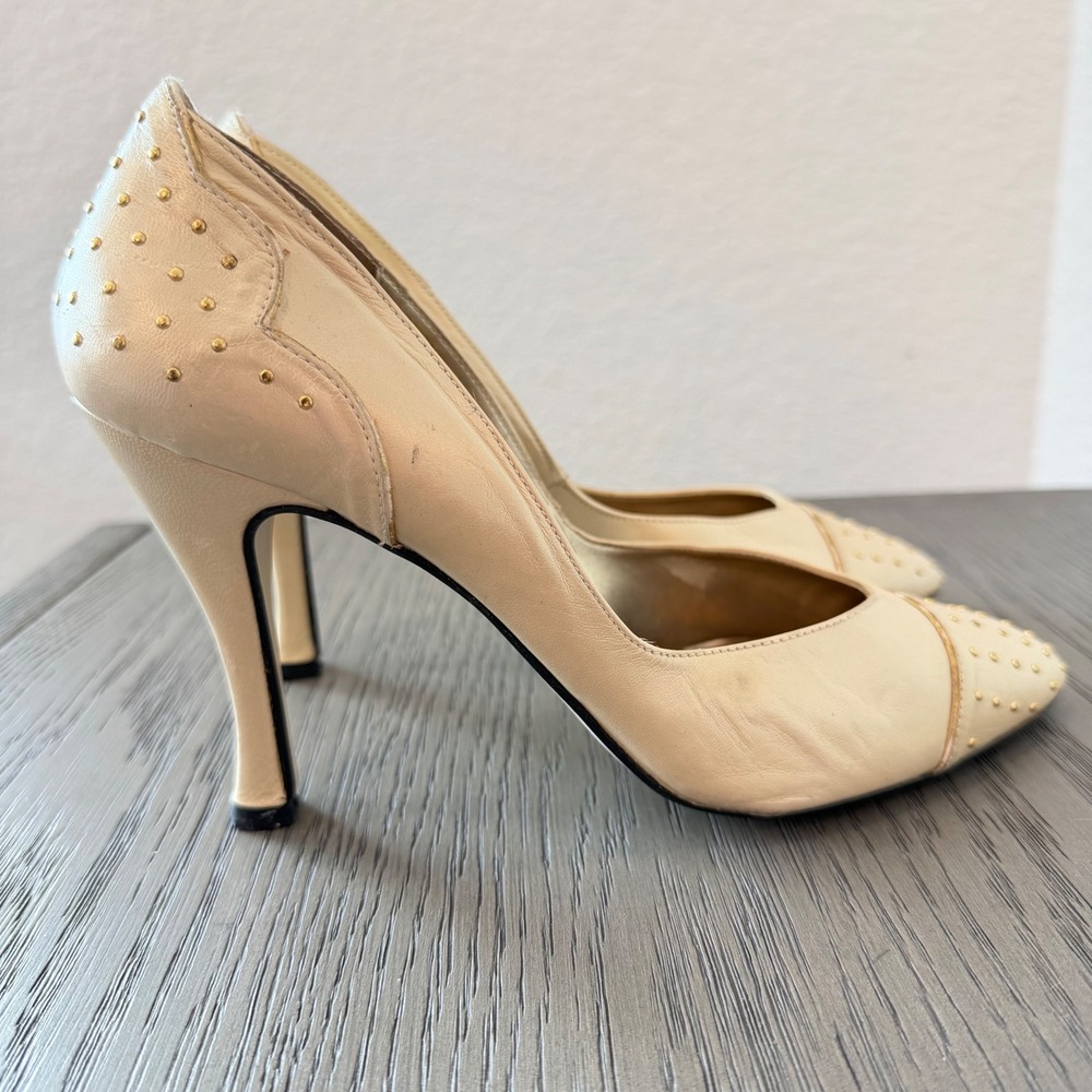 Cream Leather Studded Pointed Toe Pumps Gold Womens Heels Sz 7 Suzanne Craig